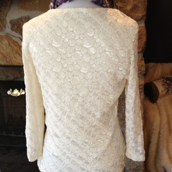 Off white top, 3/4 length sleeves - Picture 4 of 6